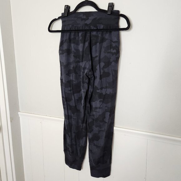 LULULEMON Blue Camo Jogger Pants - Picture 5 of 5